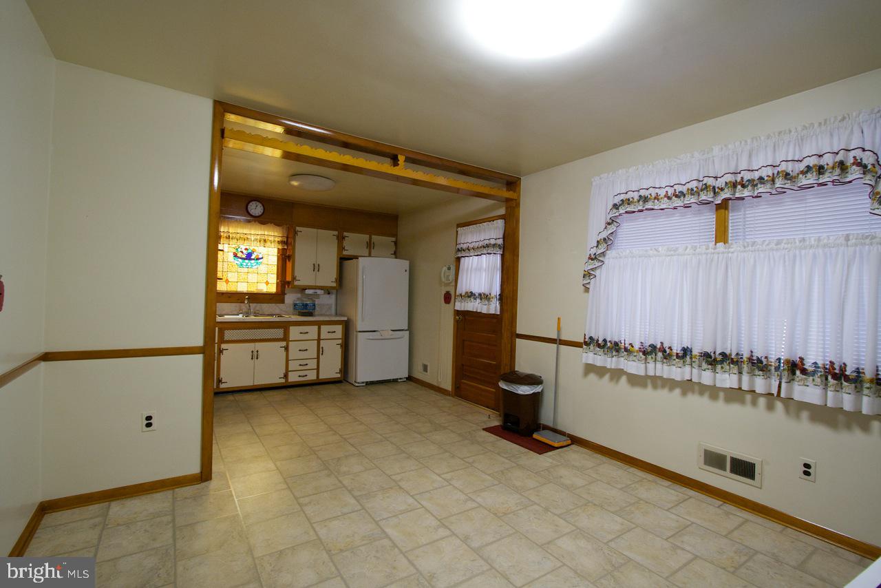 8110 Woodhaven Road Baltimore, MD 21237 - Photo 4 of 25 Country Kitchen Eating Area