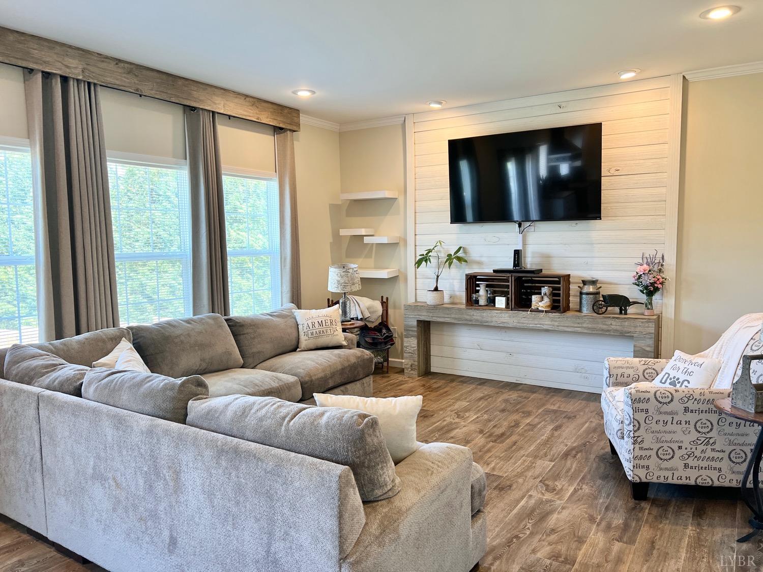2747 Five Forks Road Bedford, VA 24523 - Photo 18 of 40 a living room with furniture and a flat screen tv
