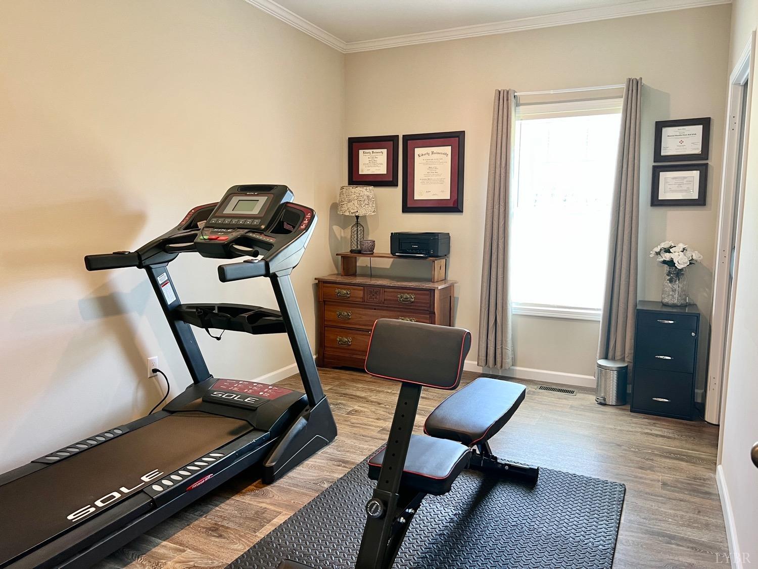 2747 Five Forks Road Bedford, VA 24523 - Photo 28 of 40 a room with chair and wooden floor