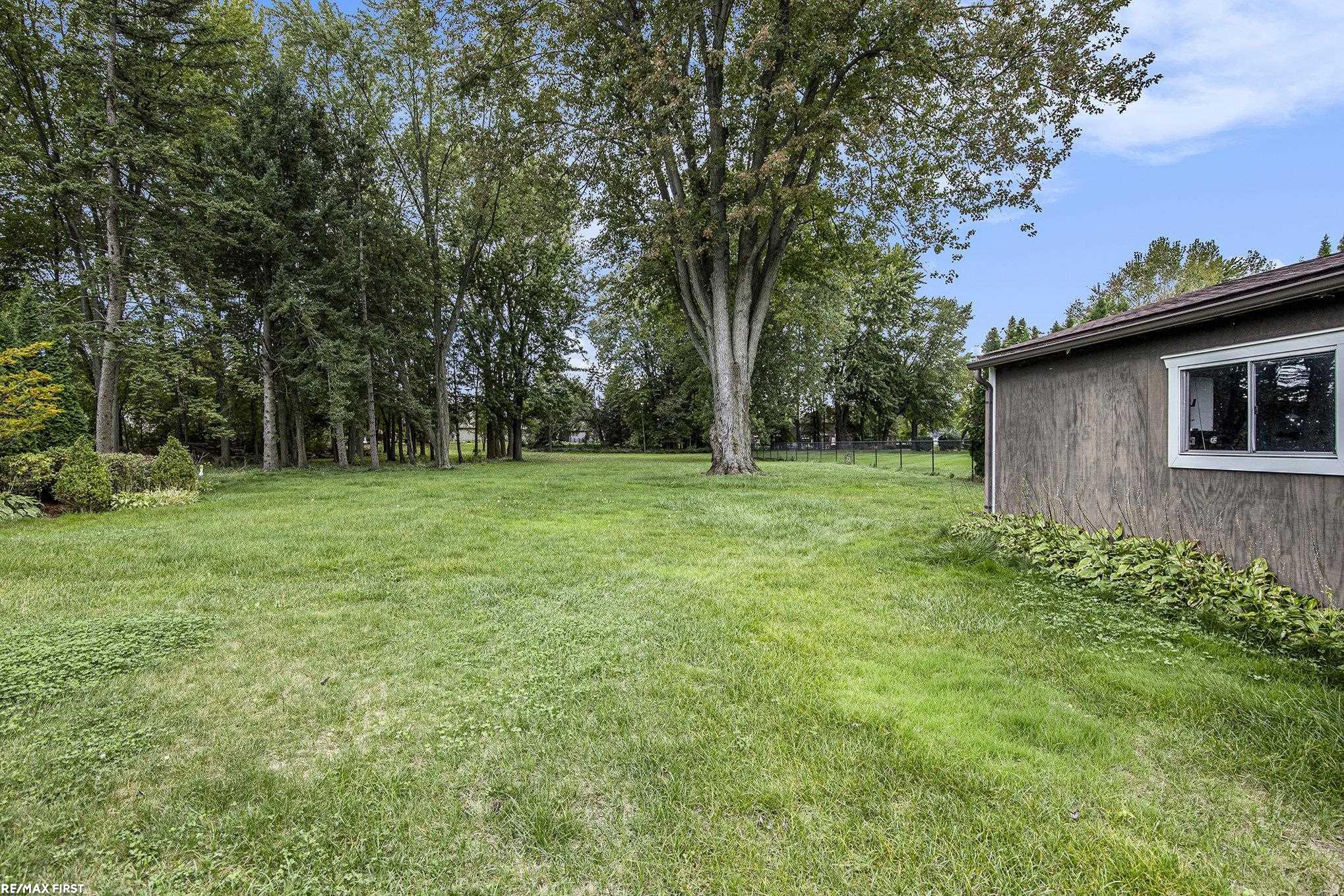 18124 Millar Road Clinton Township, MI 48036 - Photo 24 of 25 50156969-892a6ae7-e9bd-4b81-baa0-ef3385b78561.JPG