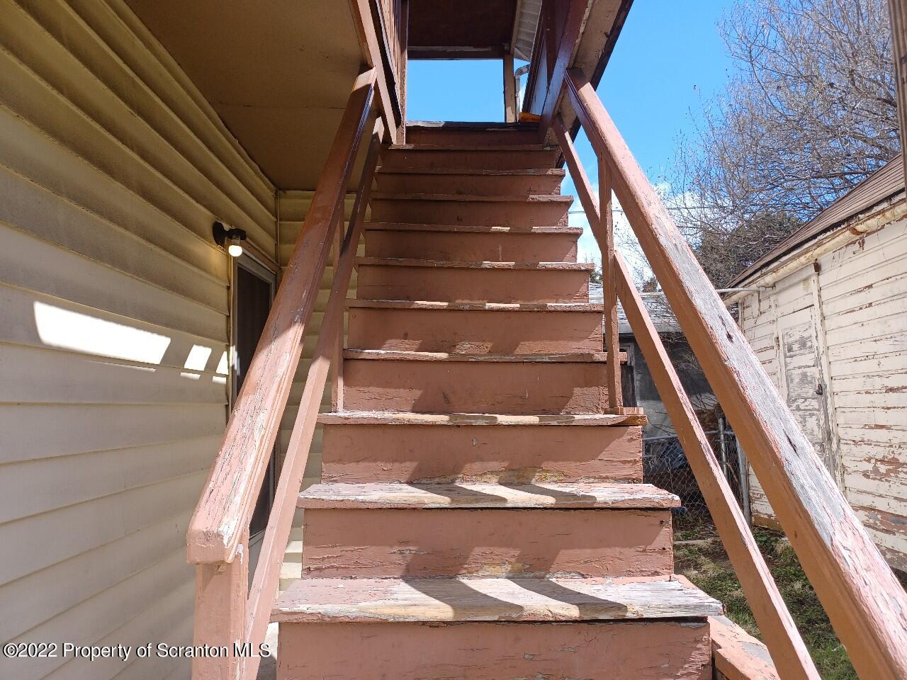 415 Maple Street Scranton, PA 18505 - Photo 9 of 22 a view of entryway