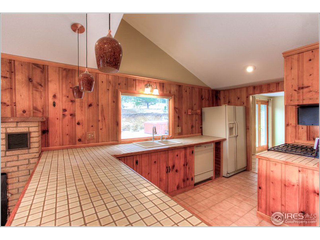 11903 Hillcrest Road Golden, CO 80403 - Photo 3 of 24 Kitchen