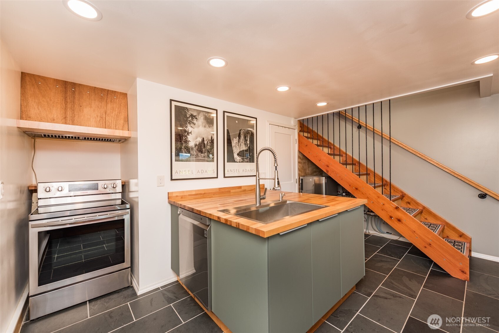 71 Shepherds Way Sequim, WA 98382 - Photo 11 of 39 a kitchen that has a sink and a stove