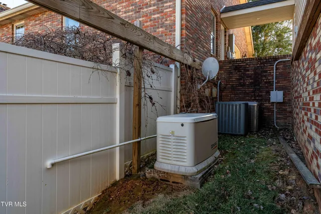 $979,000 | 3310 Berkshire Circle, Johnson City, TN 37604