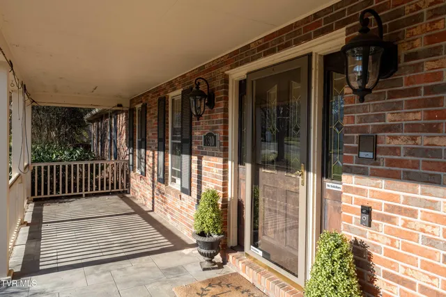 $979,000 | 3310 Berkshire Circle, Johnson City, TN 37604