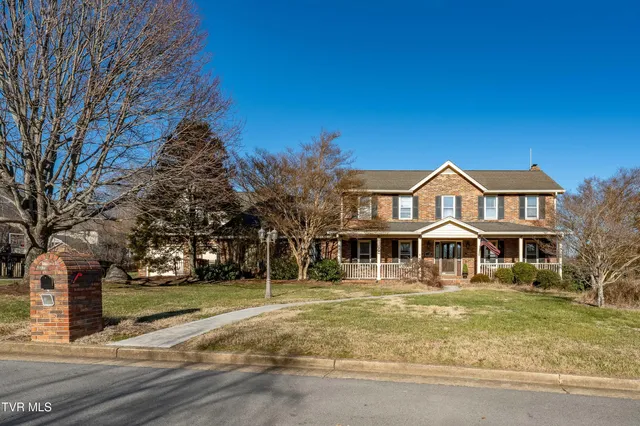 $979,000 | 3310 Berkshire Circle, Johnson City, TN 37604