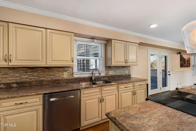 $979,000 | 3310 Berkshire Circle, Johnson City, TN 37604