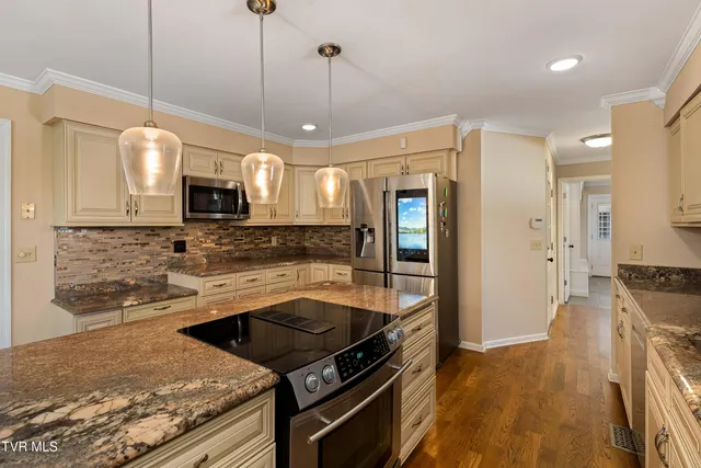 $979,000 | 3310 Berkshire Circle, Johnson City, TN 37604