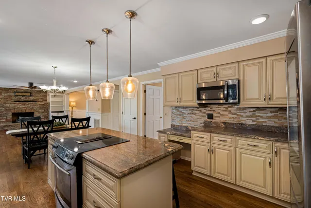 $979,000 | 3310 Berkshire Circle, Johnson City, TN 37604