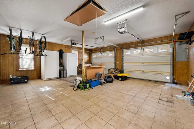 $979,000 | 3310 Berkshire Circle, Johnson City, TN 37604