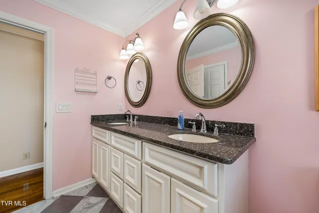 $979,000 | 3310 Berkshire Circle, Johnson City, TN 37604