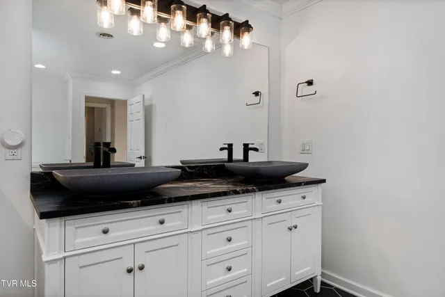 $979,000 | 3310 Berkshire Circle, Johnson City, TN 37604