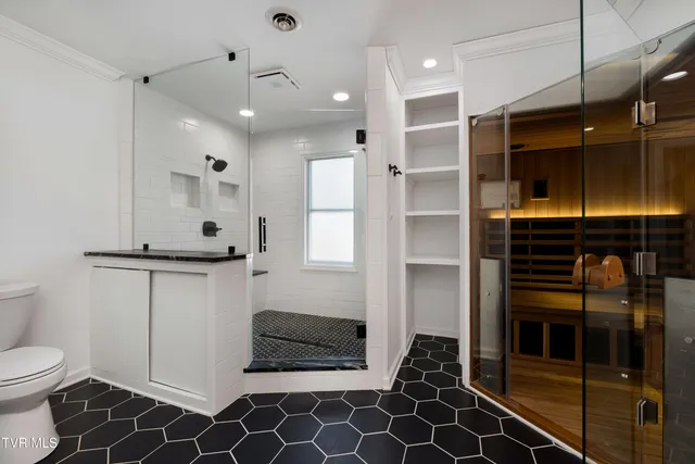 $979,000 | 3310 Berkshire Circle, Johnson City, TN 37604