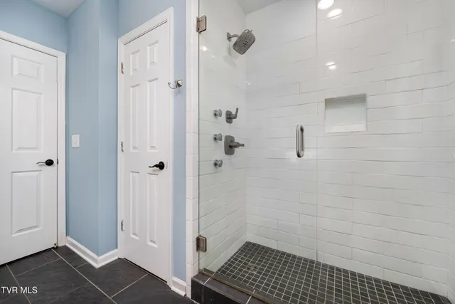 $979,000 | 3310 Berkshire Circle, Johnson City, TN 37604