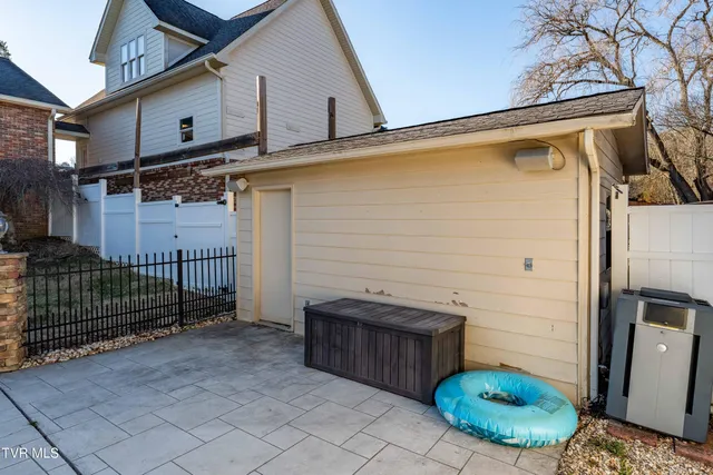 $979,000 | 3310 Berkshire Circle, Johnson City, TN 37604