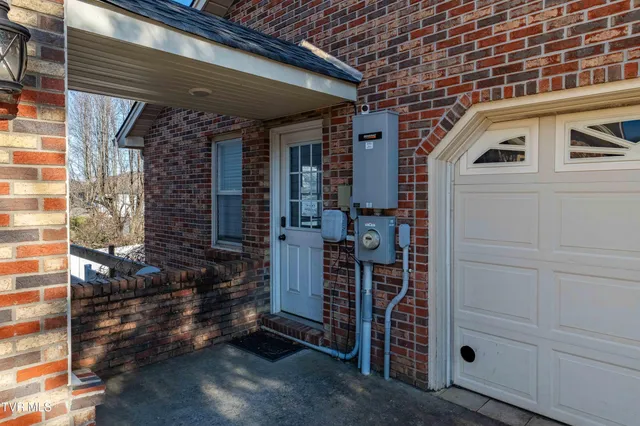 $979,000 | 3310 Berkshire Circle, Johnson City, TN 37604