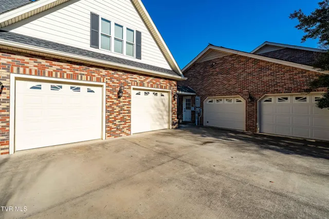 $979,000 | 3310 Berkshire Circle, Johnson City, TN 37604