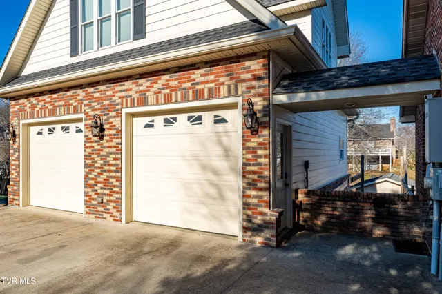 $979,000 | 3310 Berkshire Circle, Johnson City, TN 37604