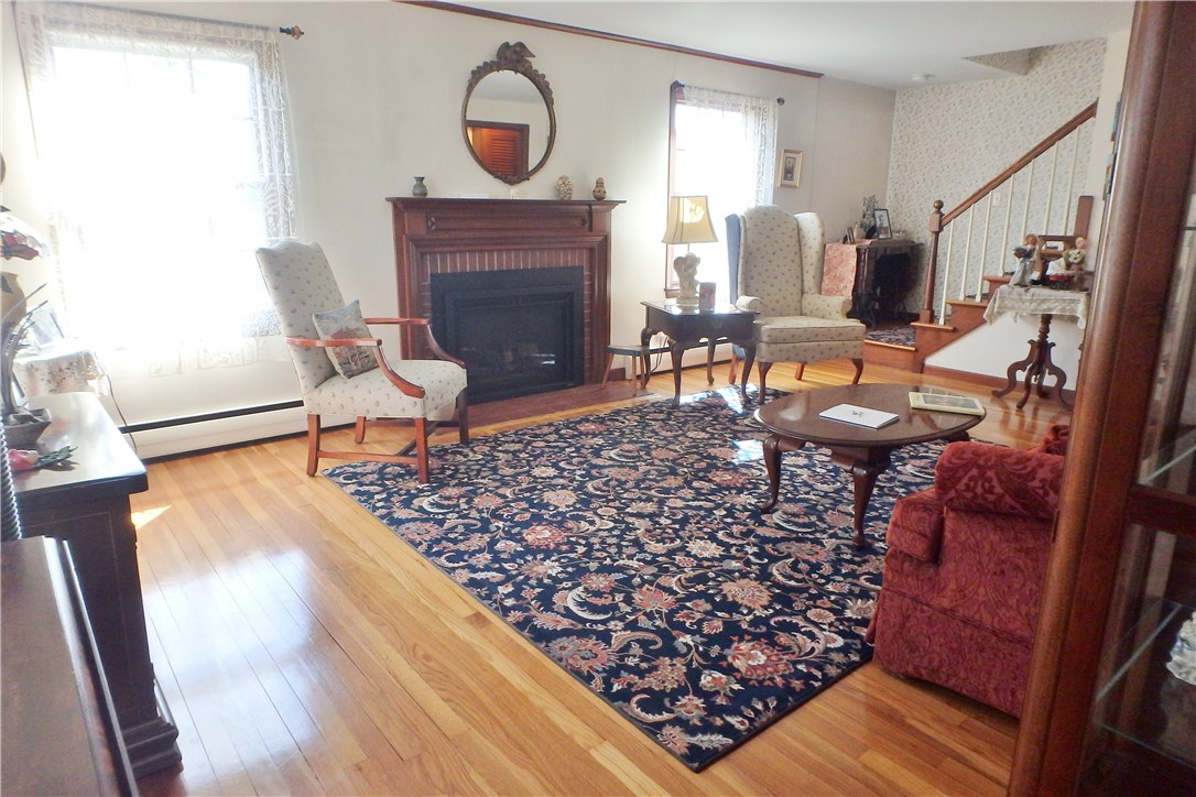 98 Landon Road Warwick, RI 02888 - Photo 3 of 27 Gallery Image 3
