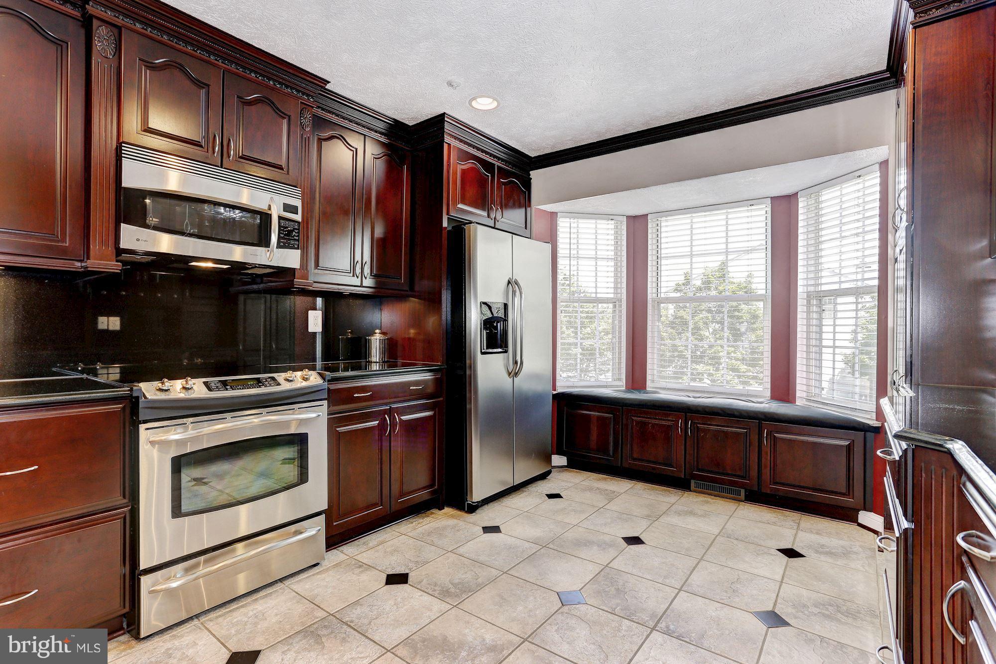 9310 Ridings Way Laurel, MD 20723 - Photo 2 of 29 Kitchen