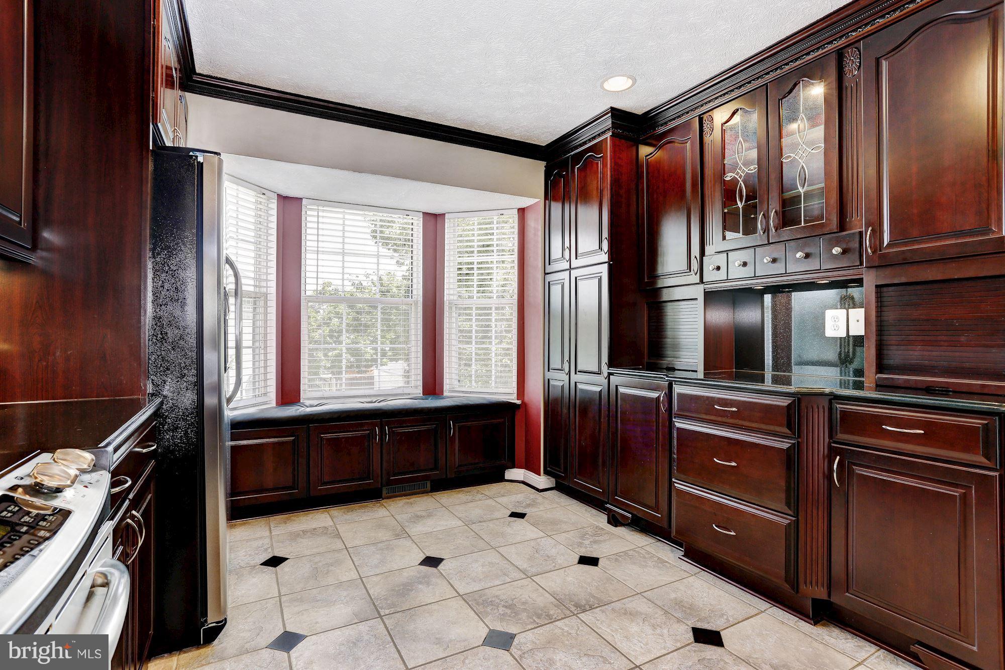 9310 Ridings Way Laurel, MD 20723 - Photo 3 of 29 Kitchen