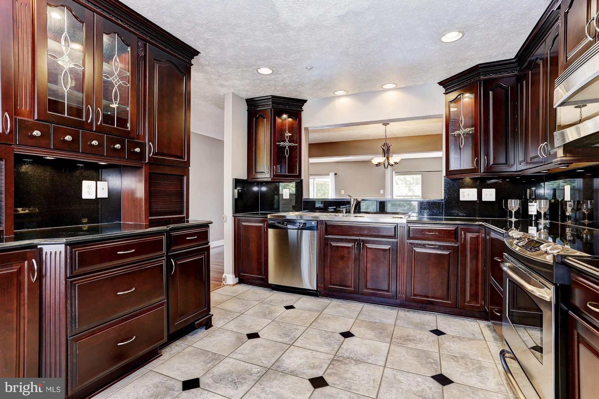 9310 Ridings Way Laurel, MD 20723 - Photo 5 of 29 Kitchen
