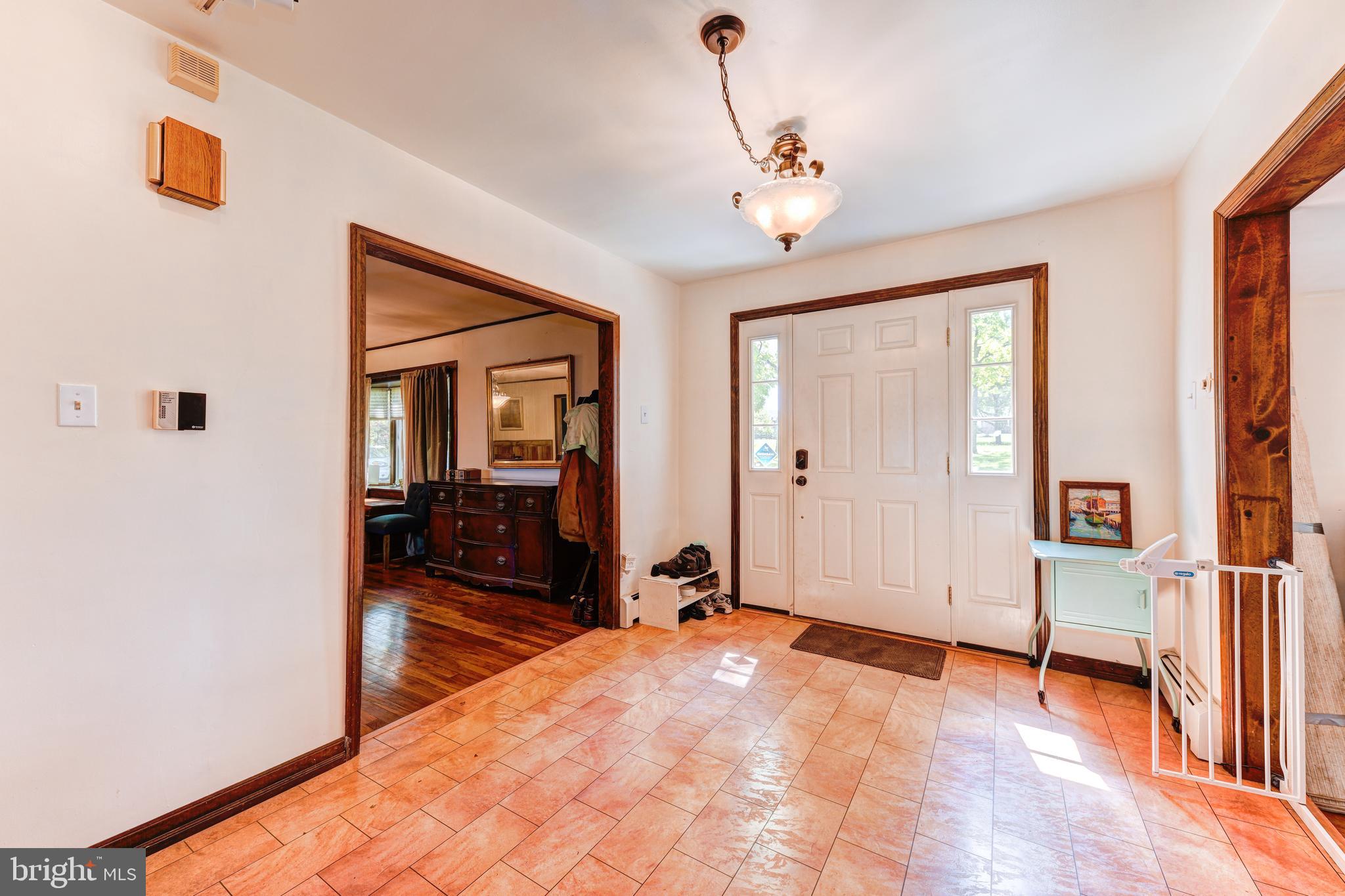 521 Mill Road Hatfield, PA 19440 - Photo 4 of 47 Foyer