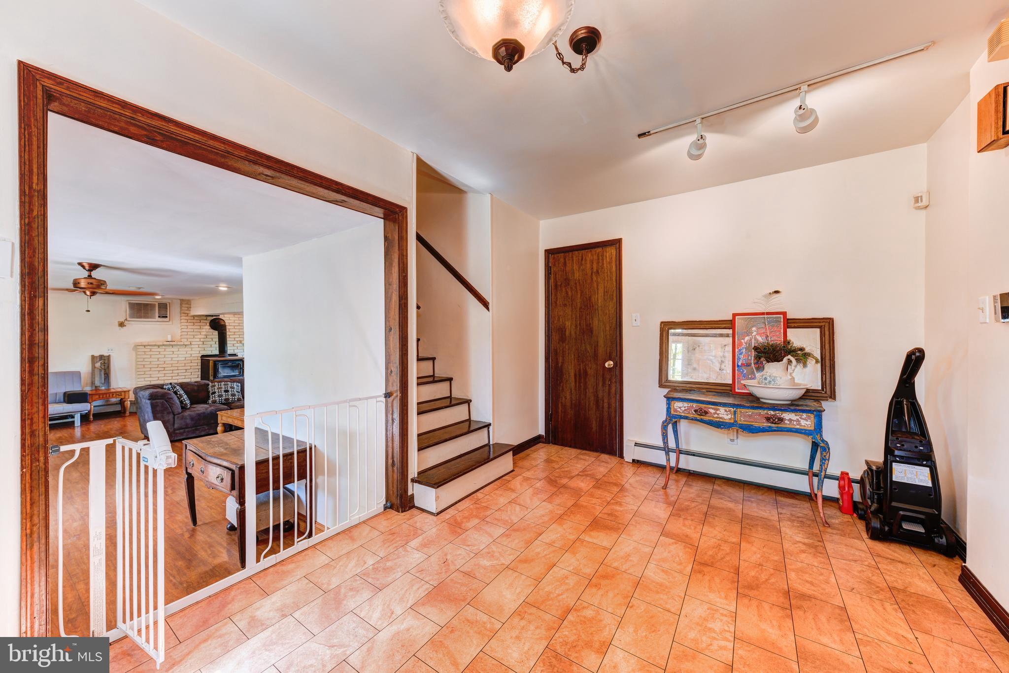 521 Mill Road Hatfield, PA 19440 - Photo 5 of 47 Foyer