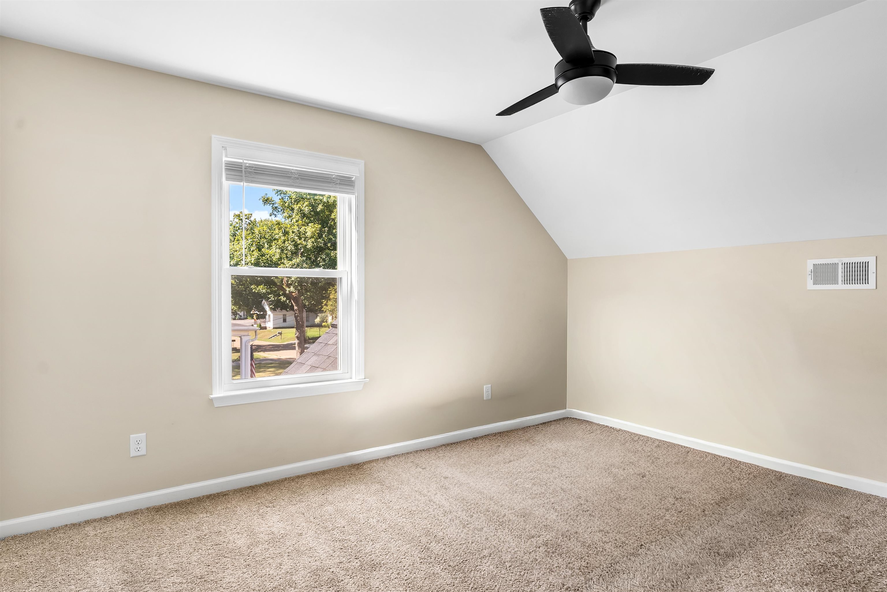 212 South Tipton Street Covington, TN 38019 - Photo 20 of 27 an empty room with windows