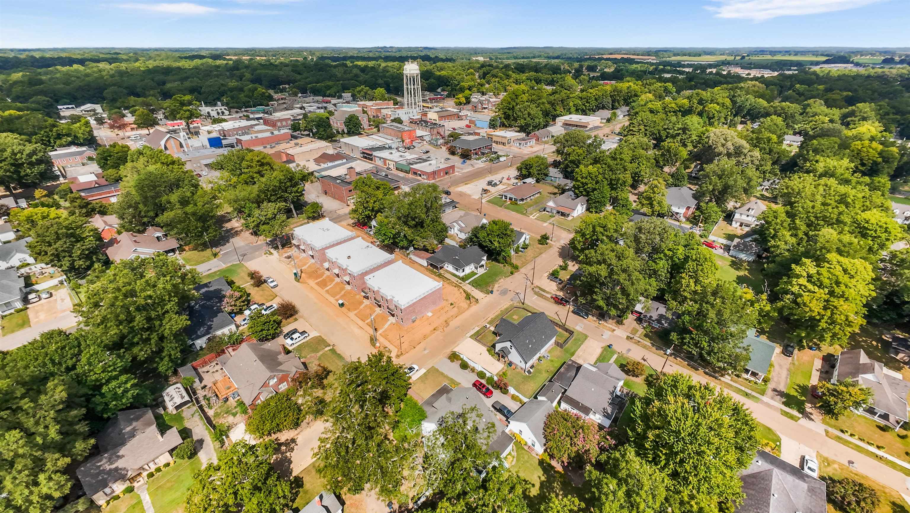 212 South Tipton Street Covington, TN 38019 - Photo 4 of 27 a view of a city