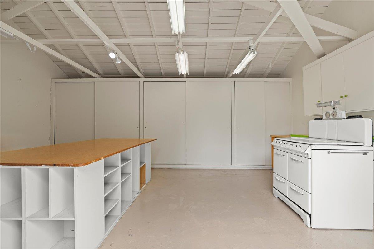 214 Rigg Street Santa Cruz, CA 95060 - Photo 24 of 32 a utility room with dryer and washer