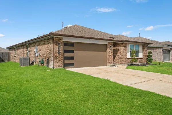 $285,000 | 8210 Buck Lane, Rosharon, TX 77583