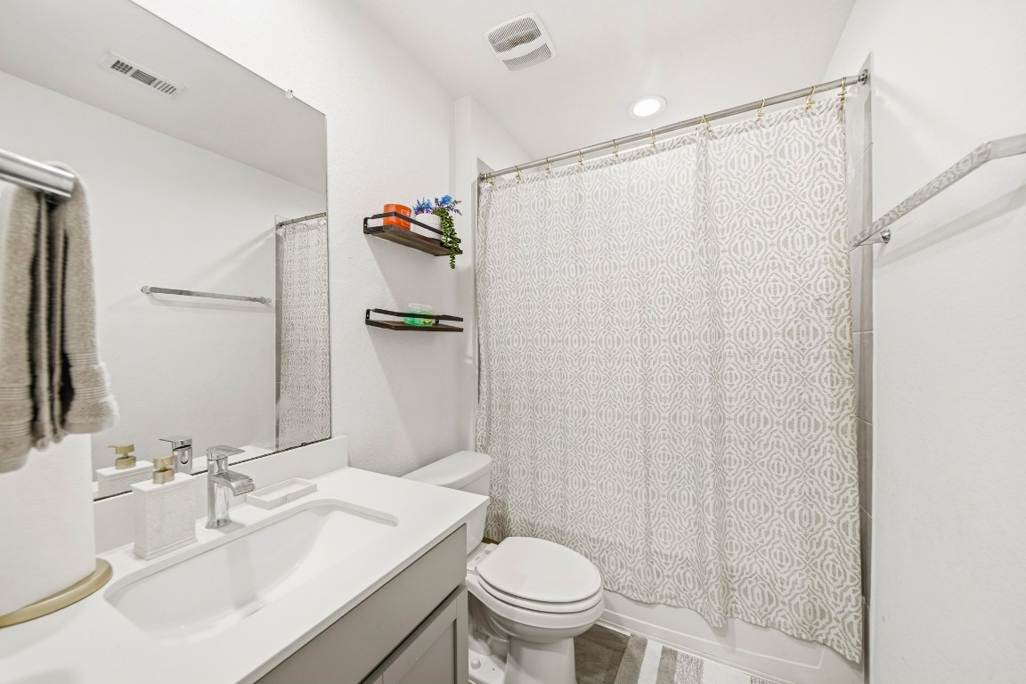 8210 Buck Lane Rosharon, TX 77583 - Photo 24 of 30 Full bathroom with dual sinks and a clean, functional layout.