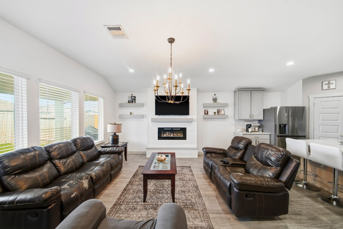 8210 Buck Lane Rosharon, TX 77583 - Photo 10 of 30 Expansive living area with high ceilings and an inviting layout for gatherings.