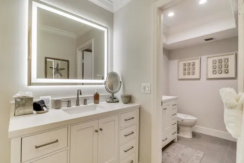 a en suite bathroom with a double vanity sink mirror and