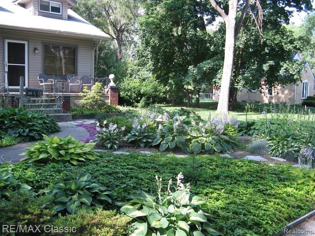 313 Woodside Road Royal Oak, MI 48073 - Photo 2 of 14 06_10_garden 002 (Medium).JPG