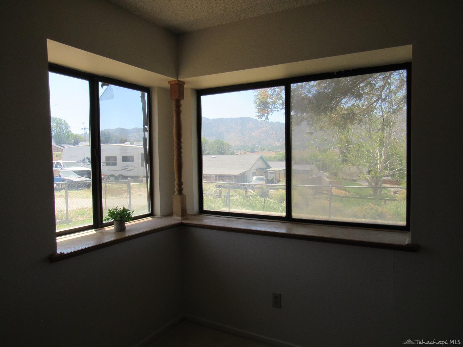 20008 Springhill Avenue Tehachapi, CA 93561 - Photo 15 of 32 Gallery Image 15
