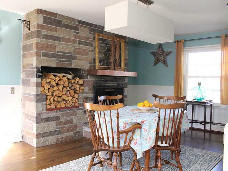 35 Commack Road East Providence, RI 02914 - Photo 9 of 13 Den/Family/Great Room.