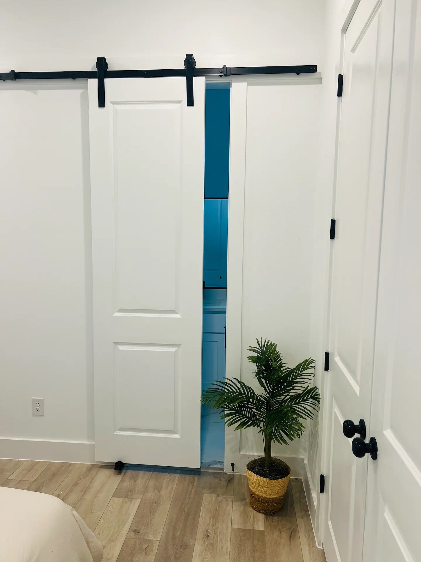 8508 Wileyvale Road, Unit B Houston, TX 77016 - Photo 9 of 16 Step into the primary bathroom...