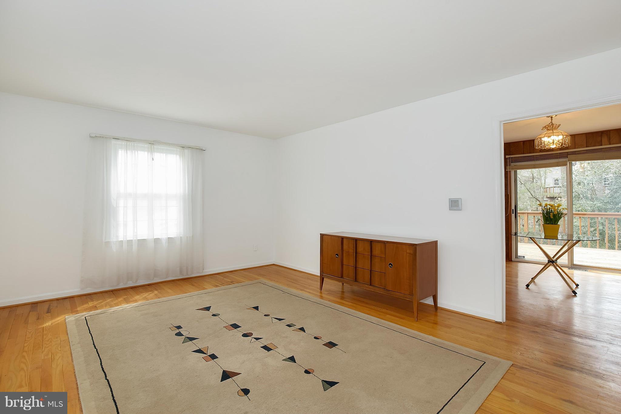 10612 Glenwild Road Silver Spring, MD 20901 - Photo 4 of 30 Living Room
