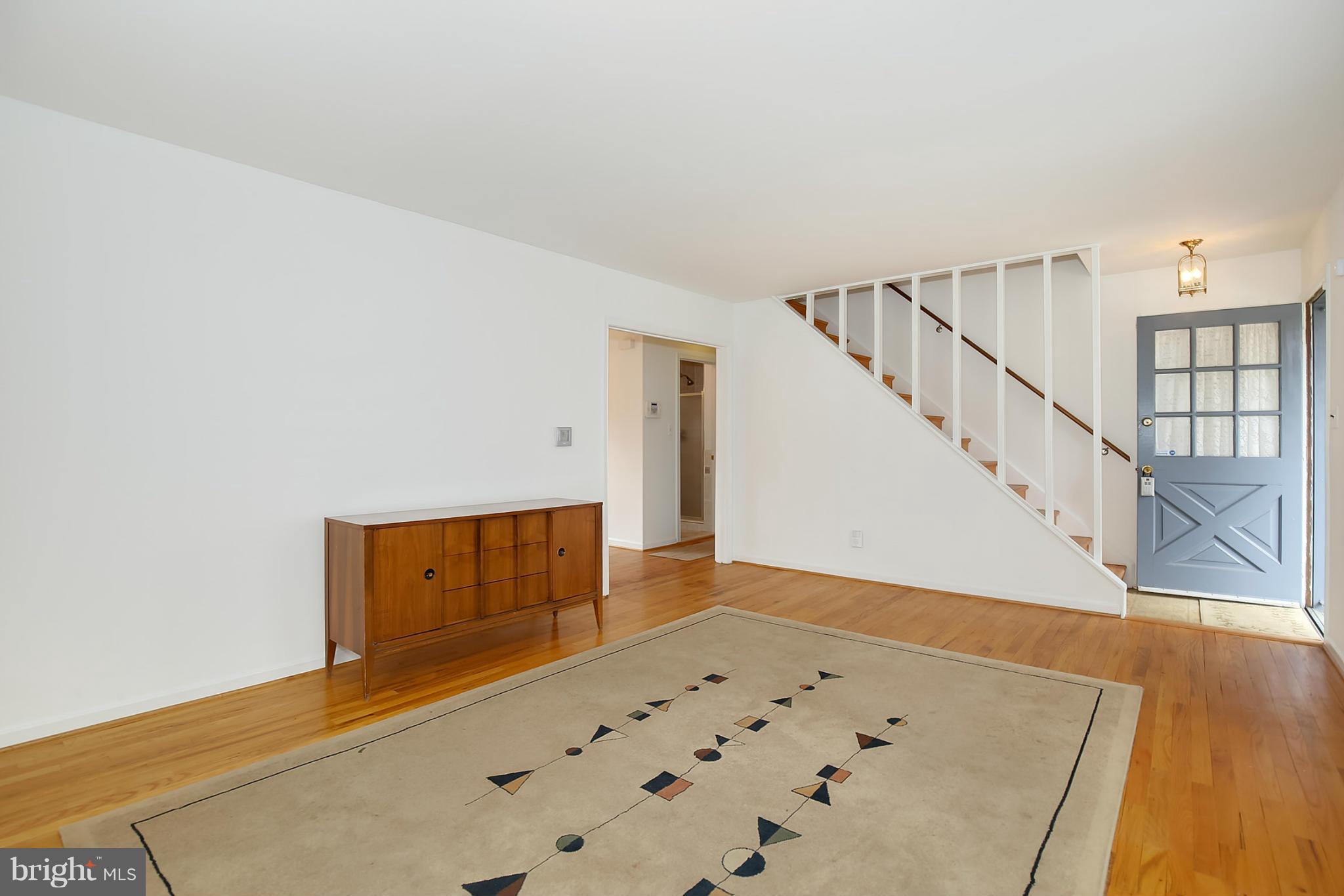 10612 Glenwild Road Silver Spring, MD 20901 - Photo 5 of 30 Living Room