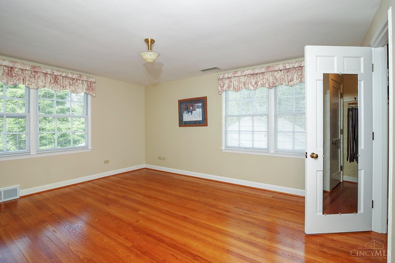 5104 Bonham Road Oxford, OH 45056 - Photo 25 of 39 Light and airy