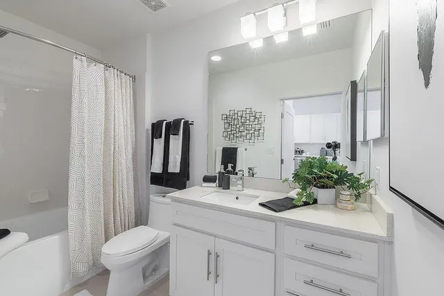 $2,800 | 312 23rd Street, Unit 201, West Palm Beach, FL 33407