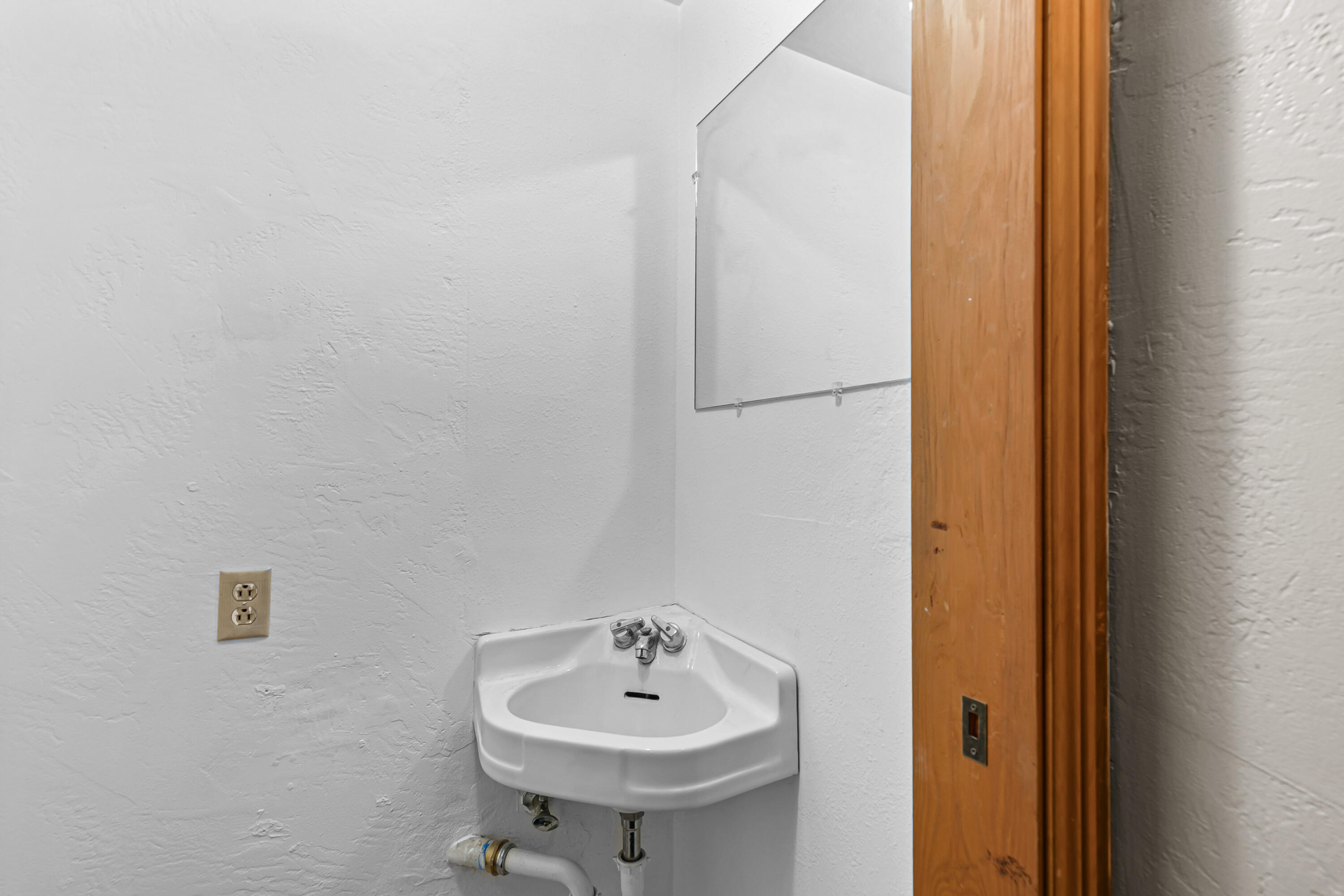 348 North 6th Street Central Point, OR 97502 - Photo 13 of 24 9R9A8625