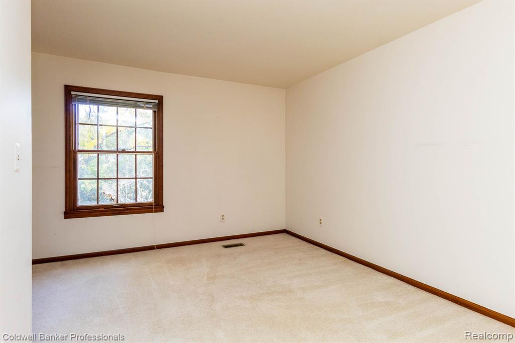 4565 Gallagher Road Rochester, MI 48306 - Photo 34 of 86