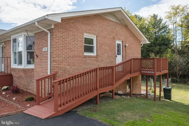 a view of a house with small yard