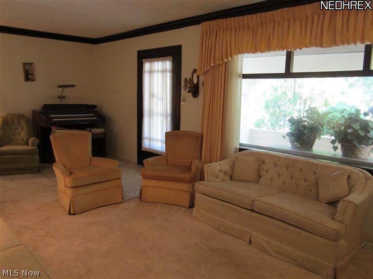 4008 Navahoe Road Cleveland, OH 44121 - Photo 4 of 14 Gallery Image 4