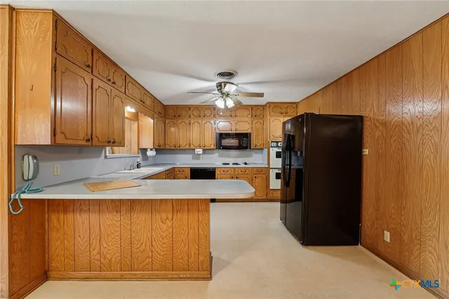 a view of a livingroom with a workspace