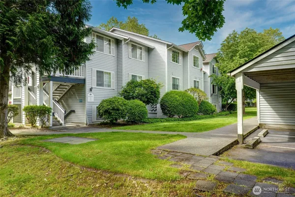$399,000 | 7453 Newcastle Golf Club Road, Unit L304, Newcastle, WA 98059