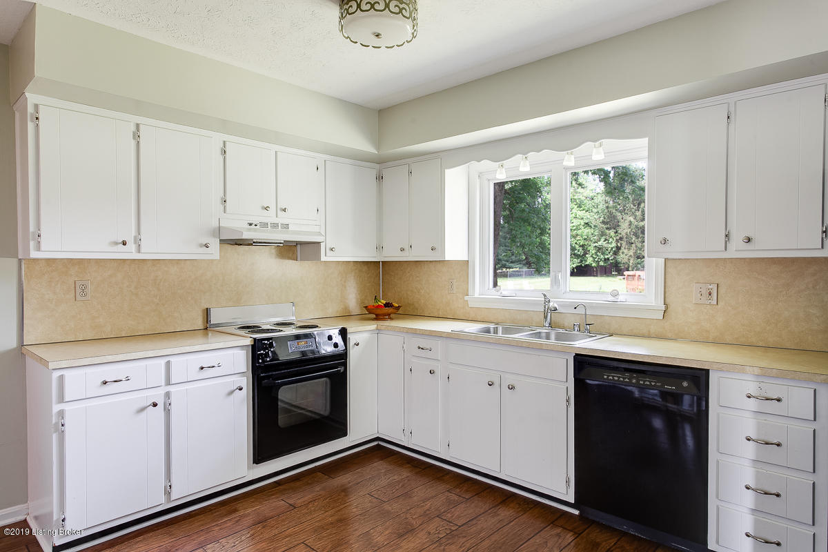 3604 River Bluff Road Prospect, KY 40059 - Photo 9 of 31 Kitchen